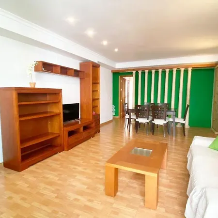 아파트 2 Bedrooms In 프리질리아나